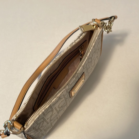 Calvin Klein - Picture 4 of 4